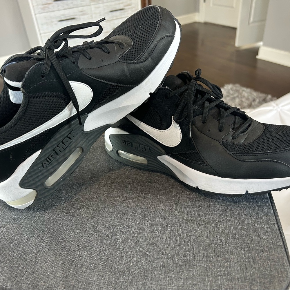 Nike Black and White Men’s Air Max Shoes